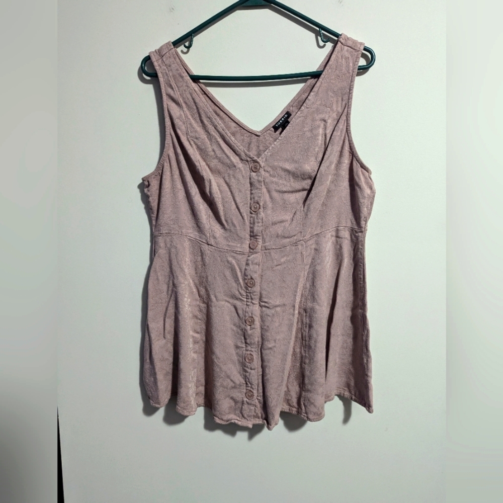 Torrid Soft Pink JACQUARD BUTTON FRONT FIT & FLARE PEPLUM. Tank Top. Size 2X.